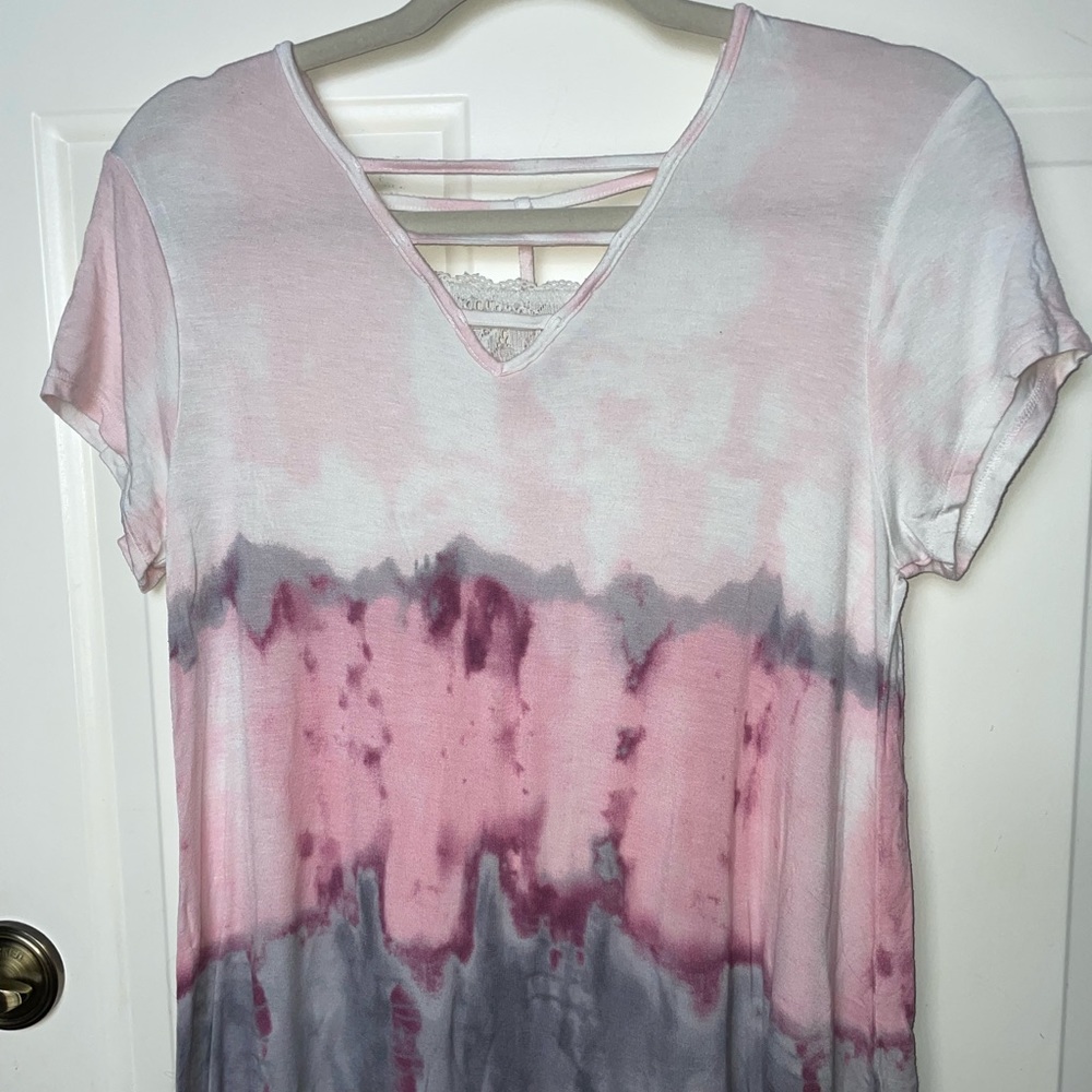 PREOWNED JUSTICE ACTIVE SHORT SLEEVE TOP WITH KEYHOLES AND LACE ALINE BOTTOM